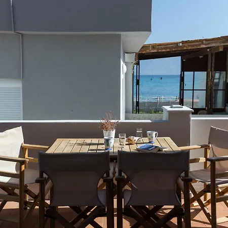 Zoe's Place - 1 Bd Beachfront Apartment *